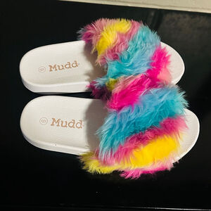 Mudd Slides Women’s Size 6 White Multi-color Fuzzy Rainbow Shoes Clearance